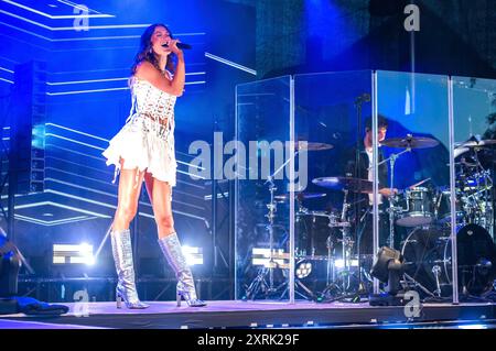 Leony live bei einm Konzert zur Feier 100 Jahre Stadtrecht Oelsnitz/Erzgebirge auf dem Rathausplatz. Oelsnitz/Erzgebirge, 10.08.2024 Foto:XG.Xu.xDostmannx/xFuturexImagex leony 4809 Stockfoto