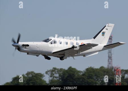 RAF Fairford, Großbritannien. 19. Juli 2024. Die französische Luftwaffe Socata TBM-700 startet auf der diesjährigen RIAT Air Show. Stockfoto