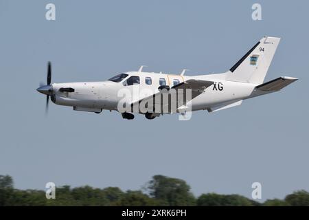 RAF Fairford, Großbritannien. 19. Juli 2024. Die französische Luftwaffe Socata TBM-700 startet auf der diesjährigen RIAT Air Show. Stockfoto