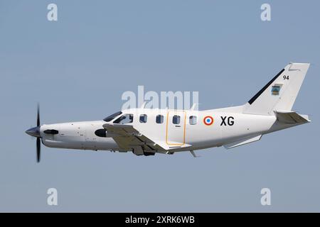 RAF Fairford, Großbritannien. 19. Juli 2024. Die französische Luftwaffe Socata TBM-700 startet auf der diesjährigen RIAT Air Show. Stockfoto