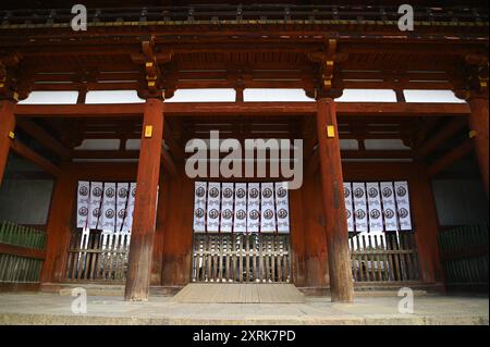 Malerischer Blick auf den Eingang des Chūmon Middle Gate am buddhistischen Tempel Tōdai-JI in Nara, Kansai Japan. Stockfoto