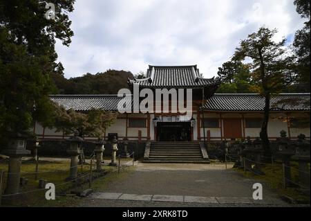 Landschaft mit malerischem Blick auf Tamukeyama Hachimangū, einen Shinto-Schrein und historisches Wahrzeichen in der Nähe von Tōdai-JI in Nara, Kansai Japan. Stockfoto