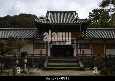 Landschaft mit malerischem Blick auf Tamukeyama Hachimangū, einen Shinto-Schrein und historisches Wahrzeichen in der Nähe von Tōdai-JI in Nara, Kansai Japan. Stockfoto