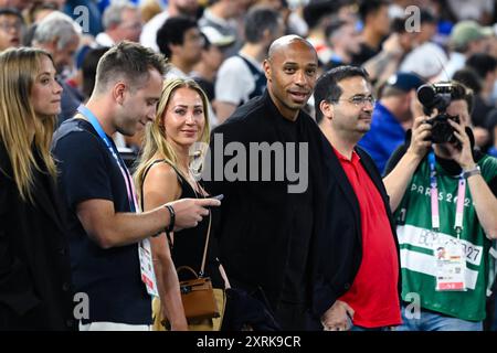 Thierry Henry und Andrea Rajacic, Basketball, Men&#39;s Gold Medal Game zwischen Frankreich und den Vereinigten Staaten während der Olympischen Spiele Paris 2024 am 10. August 2024 in der Bercy Arena in Paris, Frankreich Stockfoto