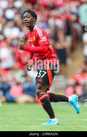 Manchester United Mittelfeldspieler Kobbie Mainoo (37) während des Endspiels Manchester City FC gegen Manchester United FC FA Community Shield im Wembley Stadium, London, England, Vereinigtes Königreich am 10. August 2024 Credit: Every Second Media/Alamy Live News Stockfoto