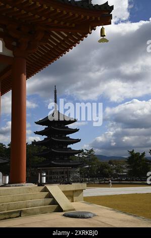 Landschaft mit malerischem Blick auf Gojunoto die fünfstöckige Pagode am buddhistischen Tempel Kōfuku-JI in Nara, Kansai Japan. Stockfoto