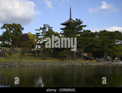 Landschaft mit malerischem Blick auf Gojunoto die fünfstöckige Pagode am buddhistischen Tempel Kōfuku-JI in Nara, Kansai Japan. Stockfoto