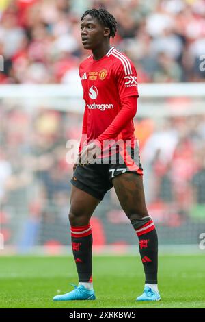 Manchester United Mittelfeldspieler Kobbie Mainoo (37) während des Endspiels Manchester City FC gegen Manchester United FC FA Community Shield im Wembley Stadium, London, England, Vereinigtes Königreich am 10. August 2024 Credit: Every Second Media/Alamy Live News Stockfoto