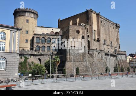 Neapel - Maschio Angioino dalla terrazza della nuova stazione del Molo Beverello Stockfoto