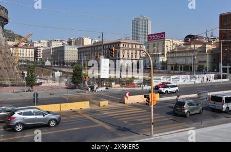 Neapel - Scorcio di Piazza Municipio dalla terrazza della nuova stazione del Molo Beverello Stockfoto