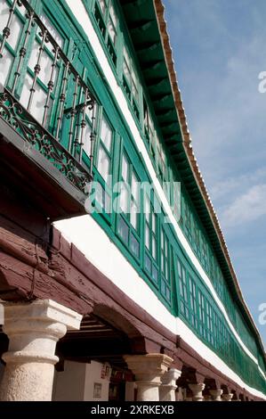 Details der Fassaden. Hauptplatz, Almagro, Provinz Ciudad Real, Castilla La Mancha, Spanien. Stockfoto