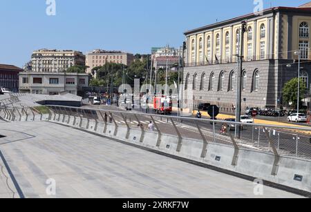 Neapel - Scorcio di Via Acton dalla terrazza della nuova stazione di Molo Beverello Stockfoto