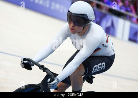 Saint Quentin En Yvelines, Frankreich. August 2024. Olympische Spiele, Paris 2024, Radfahren, Track, Sprint, Frauen, Rennen um den 5. Platz, Emma Hinze aus Deutschland in Aktion. Quelle: Jan Woitas/dpa/Alamy Live News Stockfoto
