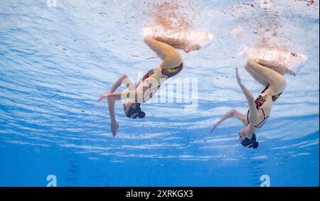 (240811) -- SAINT-DENIS, 11. August 2024 (Xinhua) -- Rayna Buckle/Kiera Gazzard aus Australien treten während des Duetts des freien Schwimmens an den Olympischen Spielen 2024 in Saint-Denis, Frankreich, 10. August 2024 an. (Xinhua/Xia Yifang) Stockfoto