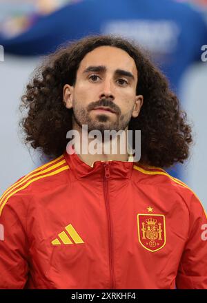 München, Deutschland, 9. Juli 2024. Marc Cucurella aus Spanien sieht sich vor dem Auftakt im Halbfinalspiel der UEFA-Europameisterschaften in der Allianz Arena in München an. Der Bildnachweis sollte lauten: Jonathan Moscrop / Sportimage Stockfoto