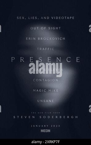 Presence (2024) von Lana Wilson mit Lucy Liu, Julia Fox und Chris Sullivan. Intensiver Horror über ein Vorstadthaus, das von einem mysteriösen Wesen bewohnt wird. Poster FÜR US-Teaser ***NUR FÜR REDAKTIONELLE ZWECKE***. Quelle: BFA/Neon Stockfoto