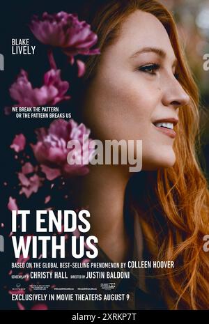 IT Ends With US (2024) von Justin Baldoni mit Blake Lively, Justin Baldoni und Jenny Slate in den Hauptrollen. Nach dem Roman Colleen Hoover überwindet Lily eine traumatische Kindheit, um ein neues Leben zu beginnen. Ein zufälliges Treffen mit einem Neurochirurgen löst eine Verbindung aus, aber Lily beginnt, Seiten von ihm zu sehen, die sie an die Beziehung ihrer Eltern erinnern. US-Poster mit einem Blatt ***NUR FÜR REDAKTIONELLE ZWECKE***. Quelle: BFA / Sony Pictures veröffentlichen Stockfoto