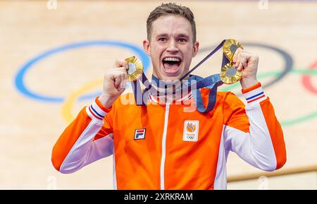 SAINT-QUENTIN-EN-YVELINES - Harrie Lavreysen gewinnt bei den Olympischen Spielen Gold im Keirin (m) beim Bahnradfahren im Velodrome. ANP IRIS VAN DEN BROEK Credit: ANP/Alamy Live News Stockfoto