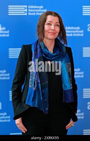 Edinburgh, Schottland. Samstag, 10. August 2024. Elif Shafak, für den Buchpreis nominierter Autor, auf der Bühne während eines Fotoanrufs beim Edinburgh International Book Festival. Quelle: Brian D Anderson Stockfoto