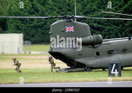 RAF Chinook Display Team, Rollendemo beim Royal Internaional Air Tattoo Stockfoto