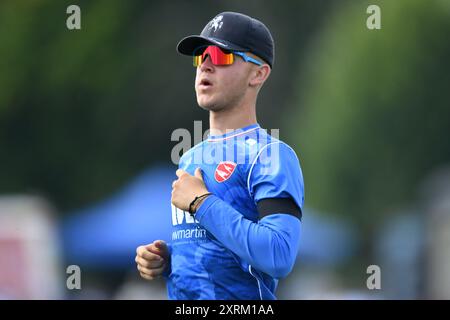 Canterbury, England. August 2024. Jaydn Denly während des Metro Bank One Day Cup zwischen Kent Spitfire und Durham auf dem Spitfire Ground in St. Lawrence in Canterbury. Kyle Andrews/Alamy Live News. Stockfoto