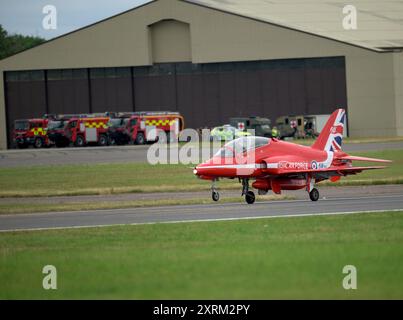 Royal Air Force Red Arrow, Landeposten auf der Royal International Air Tattoo 2024 Stockfoto