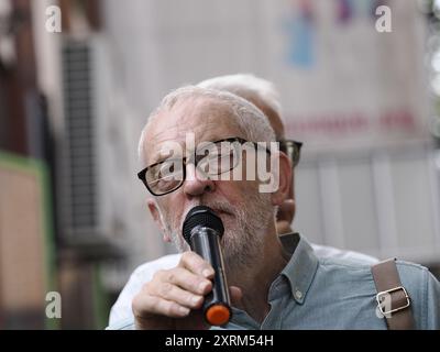 Jeremy Corbyn Abgeordneter sprach auf der Anti-Rassismus-Rallye, Finsbury Park Mosque, London, 10/08/24 Stockfoto