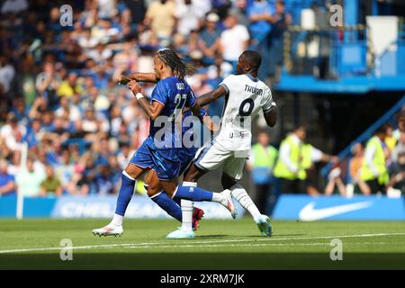 London, Großbritannien. 11. August 2024; Stamford Bridge, Chelsea, London, England: Vorsaison Football Friendly, Chelsea gegen Inter Mailand; Marcus Thuram von Inter Mailand schießt und trifft in der 26. Minute mit 0:1. Beschreibung: Action Plus Sports Images/Alamy Live News Stockfoto