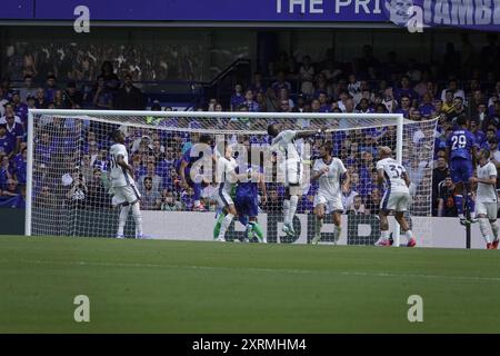 Chelsea, London, Großbritannien - Sonntag, 11. August 2024 Chelsea Football Club spielt Inter Mailand Football Club (Italien) in einem Freundschaftsspiel vor der Saison in ihrem Heimatstadion Stamford Bridge OPS hier: Ein Angriff auf Chelsea schlägt aus - Credit: Motofoto/Alamy Live News Stockfoto