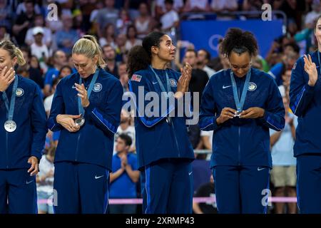 Paris, Ile de France, Frankreich. August 2024. Das Team USA verliert das Spiel der Frauen-Volleyball-Goldmedaille gegen das Team Italien, erhält aber dennoch eine Silbermedaille in der South Paris Arena 1 während der Olympischen Sommerspiele 2024 in Paris. (Kreditbild: © Walter Arce/ZUMA Press Wire) NUR REDAKTIONELLE VERWENDUNG! Nicht für kommerzielle ZWECKE! Stockfoto