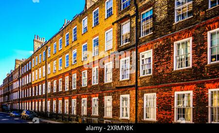 Eine Reihe historischer Gebäude in der Serle Street im Stadtteil Westminster, in der Nähe von Lincoln's Inn Fields, dem Herzen von Londons Rechtsbezirk Stockfoto