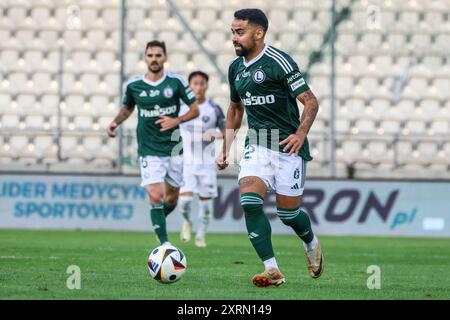 Krakau, Polen. August 2024. Fußball 2024 2025 PKO BP Ekstraklasa Puszcza Niepolomice vs Legia Warszawa op: Luquinhas Credit: Konrad Swierad/Alamy Live News Stockfoto