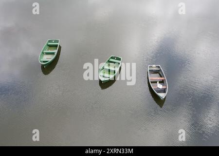 Fischerboote auf dem Knapps Loch in Kilmacolm Stockfoto