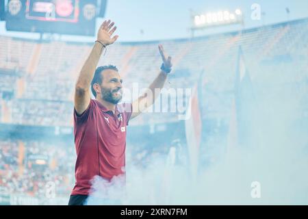 Valencia, Spanien. August 2024. VALENCIA, SPANIEN – 10. AUGUST: Ruben Baraja Head Coach von Valencia CF sieht die 52. Auflage des Trofeo Taronja-Freundschaftsspiels zwischen Valencia CF und Eintracht Frankfurt im Mestalla-Stadion am 10. August 2024 in Valencia, Spanien. (Foto von Jose Torres/Photo Players Images/Magara Press) Credit: Magara Press SL/Alamy Live News Stockfoto