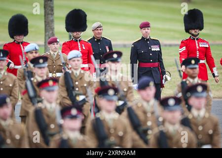 Honorary Colonel Bear Grylls OBE während der Graduation Parade on Intake 74 & 75 am Army Foundation College in Harrogate am 8. August 2024. Stockfoto