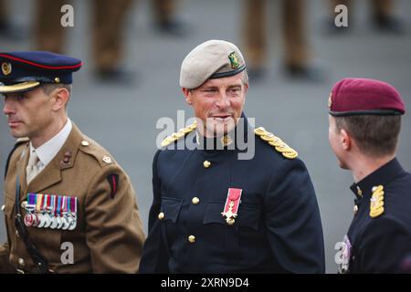 Honorary Colonel Bear Grylls OBE während der Graduation Parade on Intake 74 & 75 am Army Foundation College in Harrogate am 8. August 2024. Stockfoto