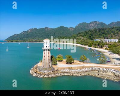 Das Perdana Quay Light House ist ein Leuchtturm an der Westküste der Insel Langkawi in Kedah, Malaysia. Sie befindet sich auf einem Vorsprung am Eingang zu Telag Stockfoto