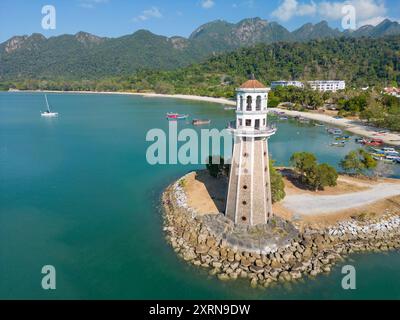 Das Perdana Quay Light House ist ein Leuchtturm an der Westküste der Insel Langkawi in Kedah, Malaysia. Sie befindet sich auf einem Vorsprung am Eingang zu Telag Stockfoto