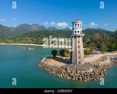 Das Perdana Quay Light House ist ein Leuchtturm an der Westküste der Insel Langkawi in Kedah, Malaysia. Sie befindet sich auf einem Vorsprung am Eingang zu Telag Stockfoto