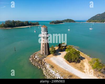 Das Perdana Quay Light House ist ein Leuchtturm an der Westküste der Insel Langkawi in Kedah, Malaysia. Sie befindet sich auf einem Vorsprung am Eingang zu Telag Stockfoto