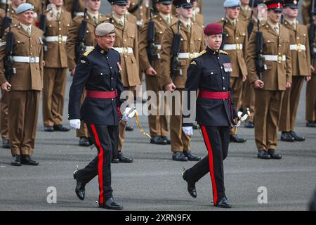 Honorary Colonel Bear Grylls OBE während der Graduation Parade on Intake 74 & 75 am Army Foundation College in Harrogate am 8. August 2024. Stockfoto