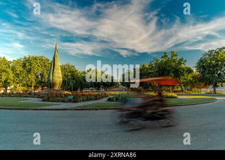 Budapest, Ungarn: 5. Juli 2024: Margit - sziget, hundertjähriges Denkmal. Langbelichtungsaufnahme. Stockfoto