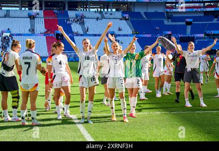 Lyon, Frankreich. August 2024. Lena Oberdorf, Lea Schueller, Schueller DFB Frauen 7 Bibiane Schulze Solano, DFB Frauen 4 Jule Brand, DFB Frauen 16 Kathrin-Julia HENDRICH, DFB Frauen 3 Sarai Linder, DFB Frauen 2 Klara Buehl, DFB Frauen 17 Ann-Katrin Berger, Torhüterin DFB Frauen 12 feiern nach dem Sieg beim Olympischen Bronzemedaillenspiel DEUTSCHLAND - SPANIEN 1-0 im Stade de Lyon in Lyon am 9. August 2024 in Lyon. Saison 2024/2025 Fotograf: ddp Images/STAR-Images Credit: ddp Media GmbH/Alamy Live News Stockfoto