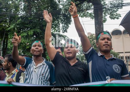 Dhaka, Bangladesch. August 2024. Bangladeschi-Demonstranten singen während der Demonstration Slogans. der rat für die christliche Einheit des Hinduismus veranstaltete in Dhaka eine Demonstration gegen die jüngste religiöse Gewalt gegen die hinduistische Gemeinschaft in Bangladesch. (Foto: Sazzad Hossain/SOPA Images/SIPA USA) Credit: SIPA USA/Alamy Live News Stockfoto