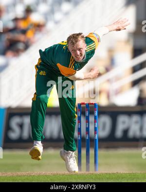 Lyndon JAMES of Nottingham Outlaws Bowling während des Royal London One-Day Cup Matches Nottinghamshire vs Essex in Trent Bridge, Nottingham, Vereinigtes Königreich, 11. August 2024 (Foto: Mark Dunn/News Images) Stockfoto