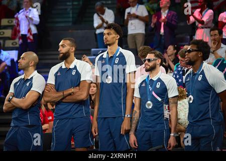 Nicolas BATUM (links), Rudy GOBERT, Victor WEMBANYAMA, Isaia CORDINIER, Guerschon YABUSELE (rechts)Basketball, Women&#39;s Goldmedaillenspiel zwischen Frankreich und den Vereinigten Staaten während der Olympischen Spiele Paris 2024 am 11. August 2024 in der Bercy Arena in Paris, Frankreich Stockfoto