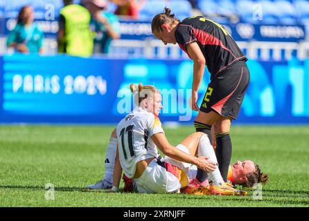 Alexandra Popp, DFB Frauen 11 feiern mit Kathrin-Ann-Katrin Berger, Torhüterin DFB Frauen 12 Marina HEGERING, DFB Frauen 5 nach dem Olympischen Bronzemedaillenspiel DEUTSCHLAND - SPANIEN 1-0 im Stade de Lyon in Lyon am 9. August 2024 in Lyon, Frankreich. Staffel 2024/2025 Fotograf: Peter Schatz Stockfoto