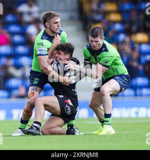 Wimbledon, Großbritannien. August 2024. Oliver Leyland von London Broncos wird am 11. August 2024 in Wimbledon, Großbritannien, beim Spiel London Broncos gegen Warrington Wolves in der Betfred Super League Runde 21 in Wimbledon, Großbritannien, am 11. August 2024 (Foto: Izzy Poles/News Images) in Wimbledon, Großbritannien, angeschlagen. (Foto: Izzy Poles/News Images/SIPA USA) Credit: SIPA USA/Alamy Live News Stockfoto