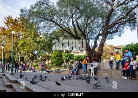 Familien genießen Parque Centro América. Quetzaltenango, Guatemala. Stockfoto
