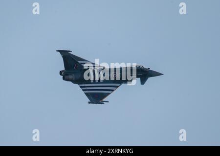 Blackpool, Lancashire, Großbritannien. August 2024. Auf der zweitägigen Flugschau nahm das RAF Typhoon Demonstration Aircraft an der Air Show Credit: PN News/Alamy Live News Teil Stockfoto